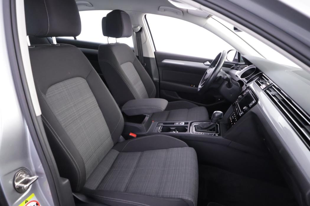 VOLKSWAGEN Passat 2021