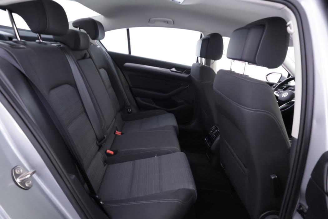 VOLKSWAGEN Passat 2021
