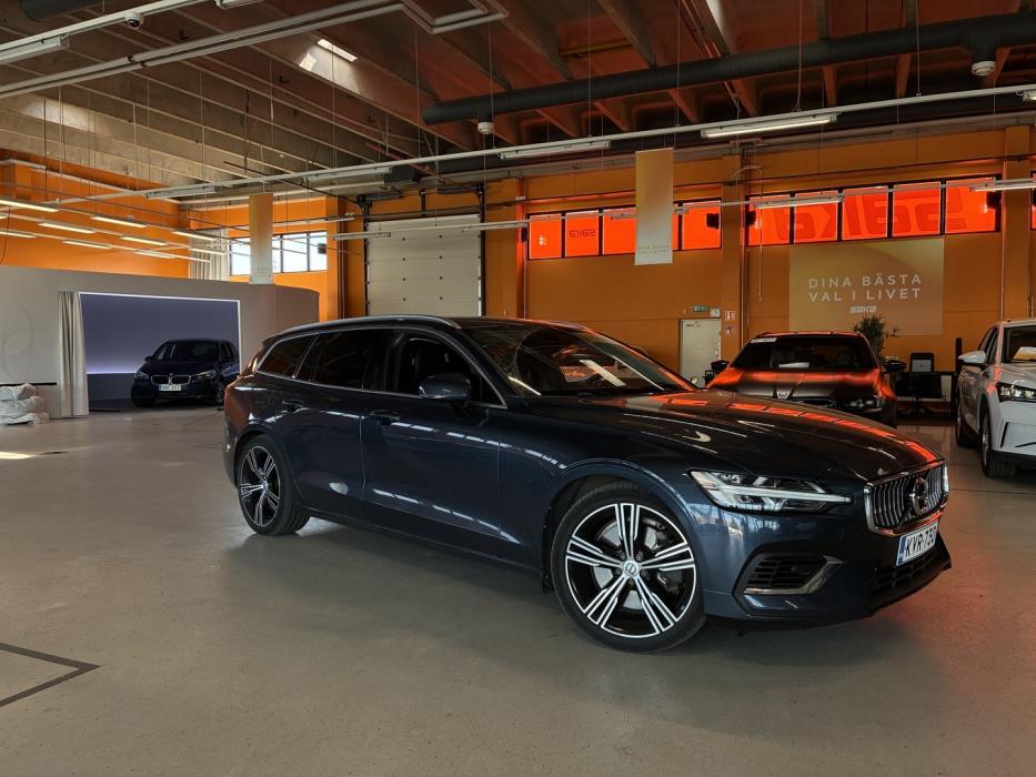 VOLVO V60 2021