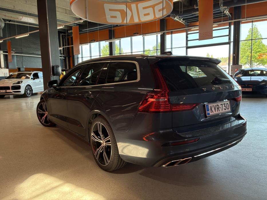 VOLVO V60 2021