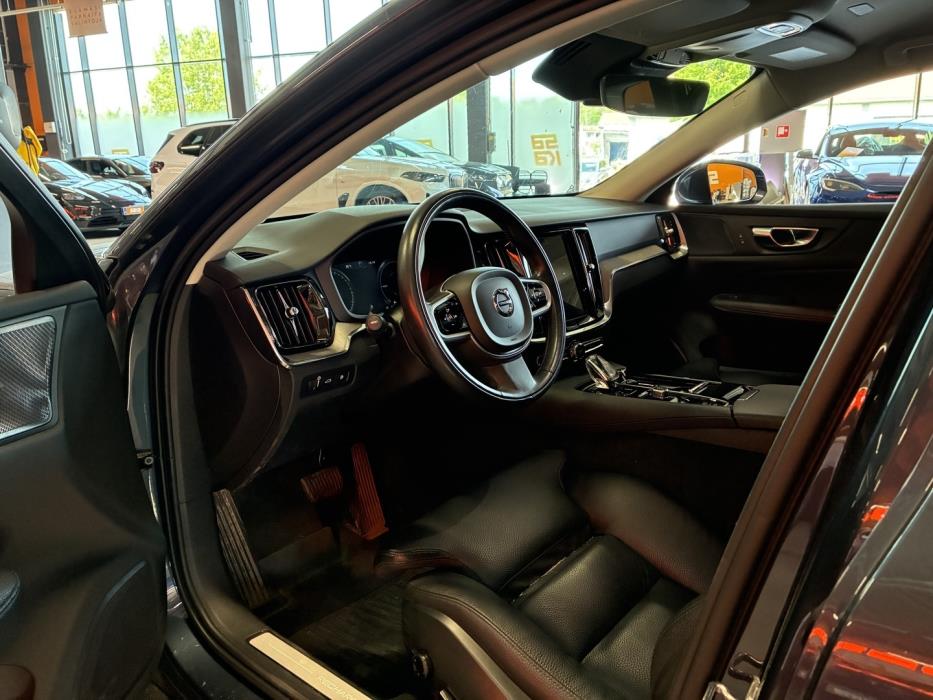 VOLVO V60 2021