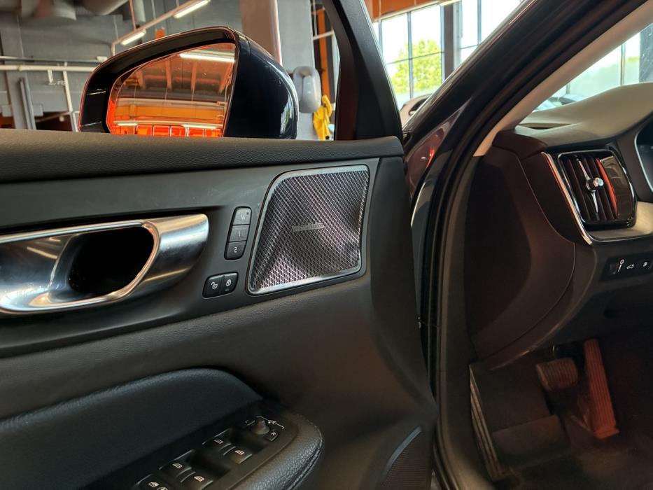 VOLVO V60 2021
