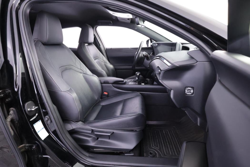 LEXUS UX 2020