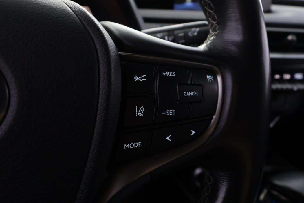 LEXUS UX 2020