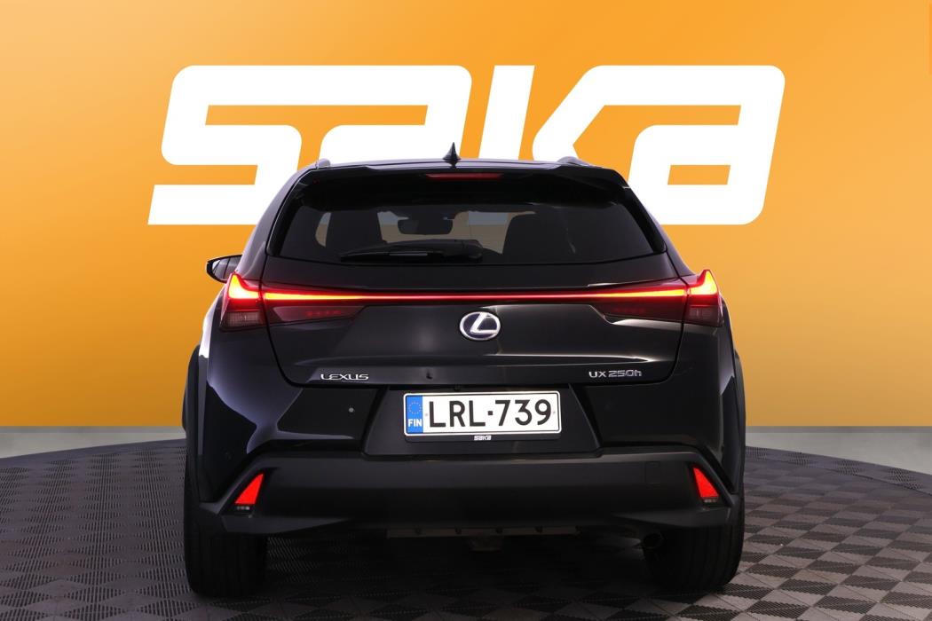 LEXUS UX 2020