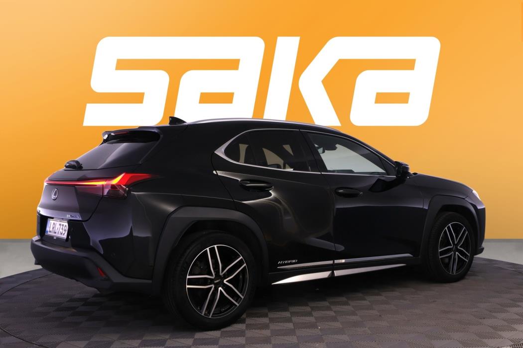 LEXUS UX 2020