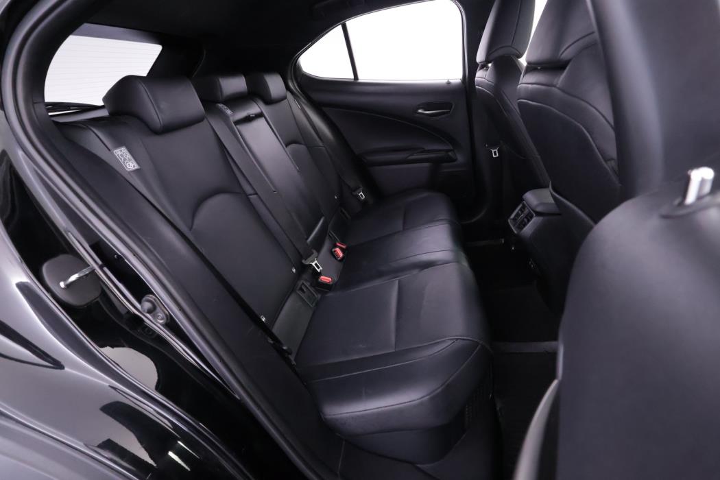 LEXUS UX 2020