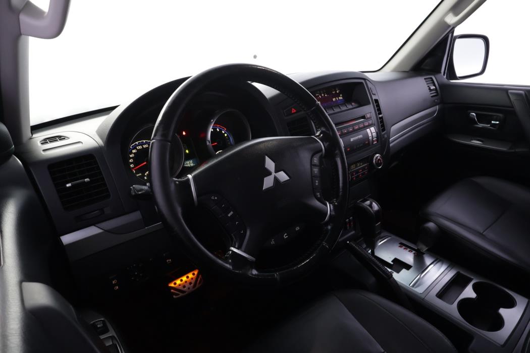 MITSUBISHI Pajero 2010