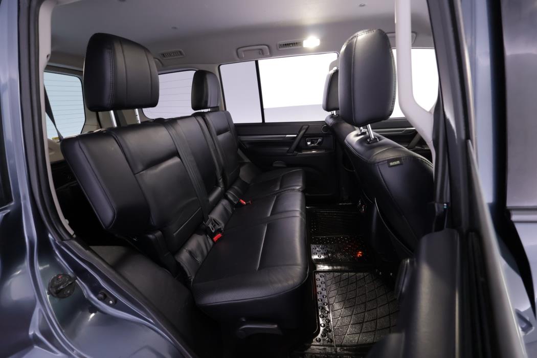 MITSUBISHI Pajero 2010
