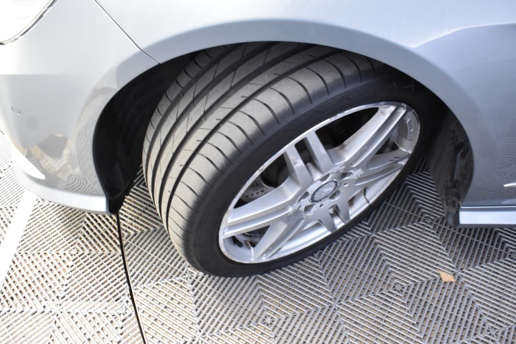 MERCEDES-BENZ E 2011