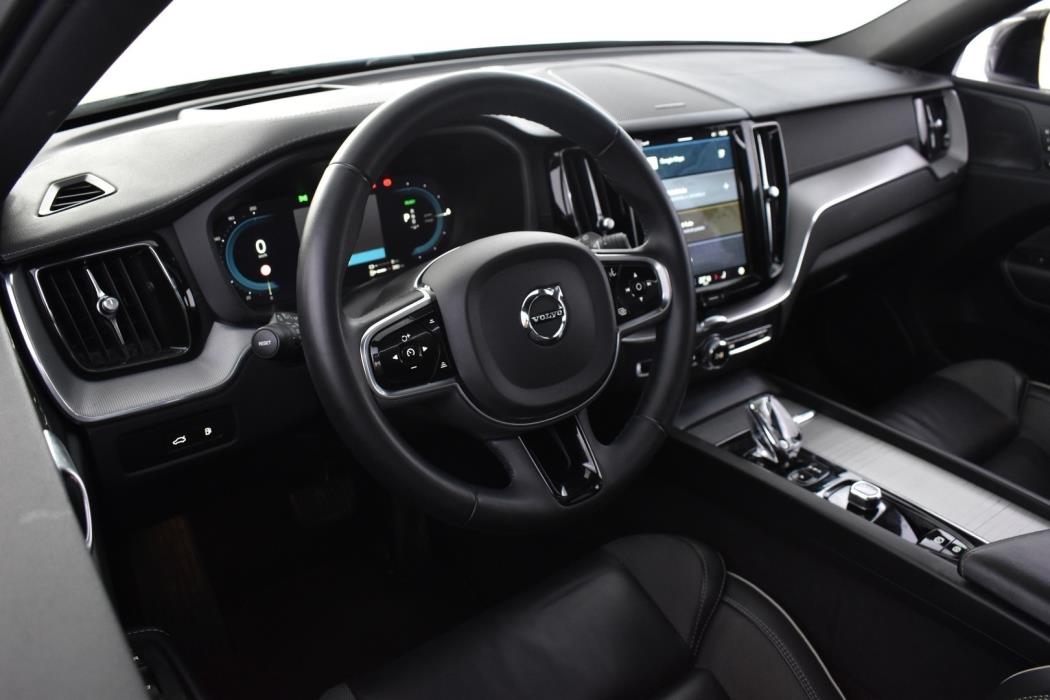 VOLVO XC60 2023