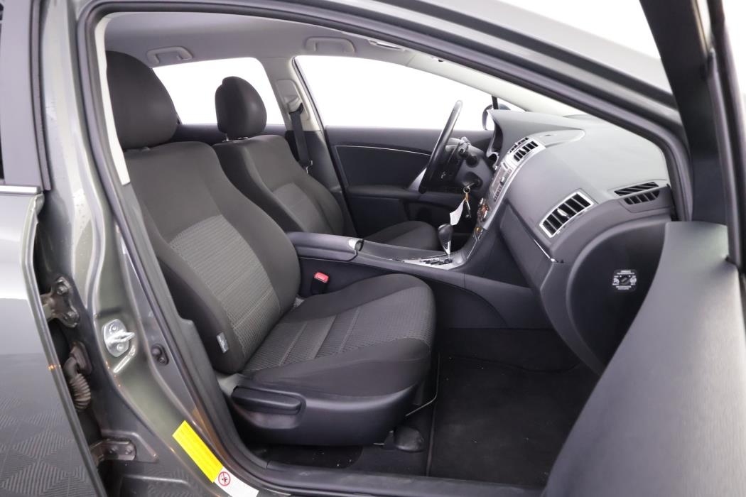 TOYOTA Avensis 2012