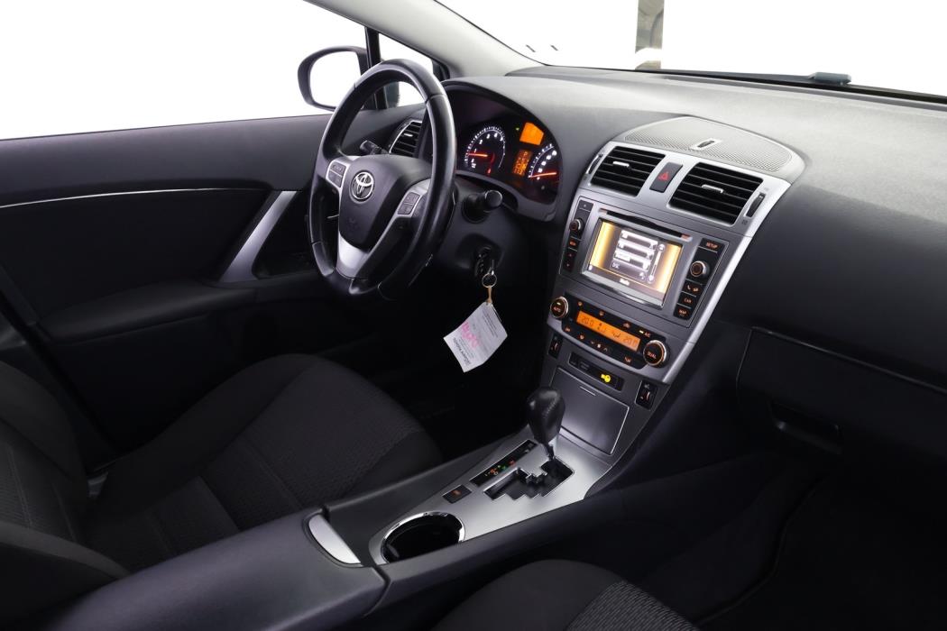 TOYOTA Avensis 2012