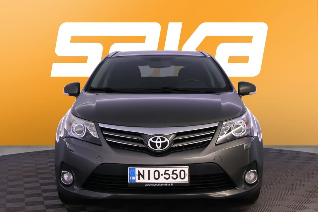 TOYOTA Avensis 2012