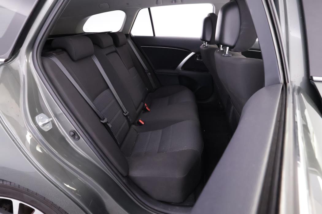 TOYOTA Avensis 2012