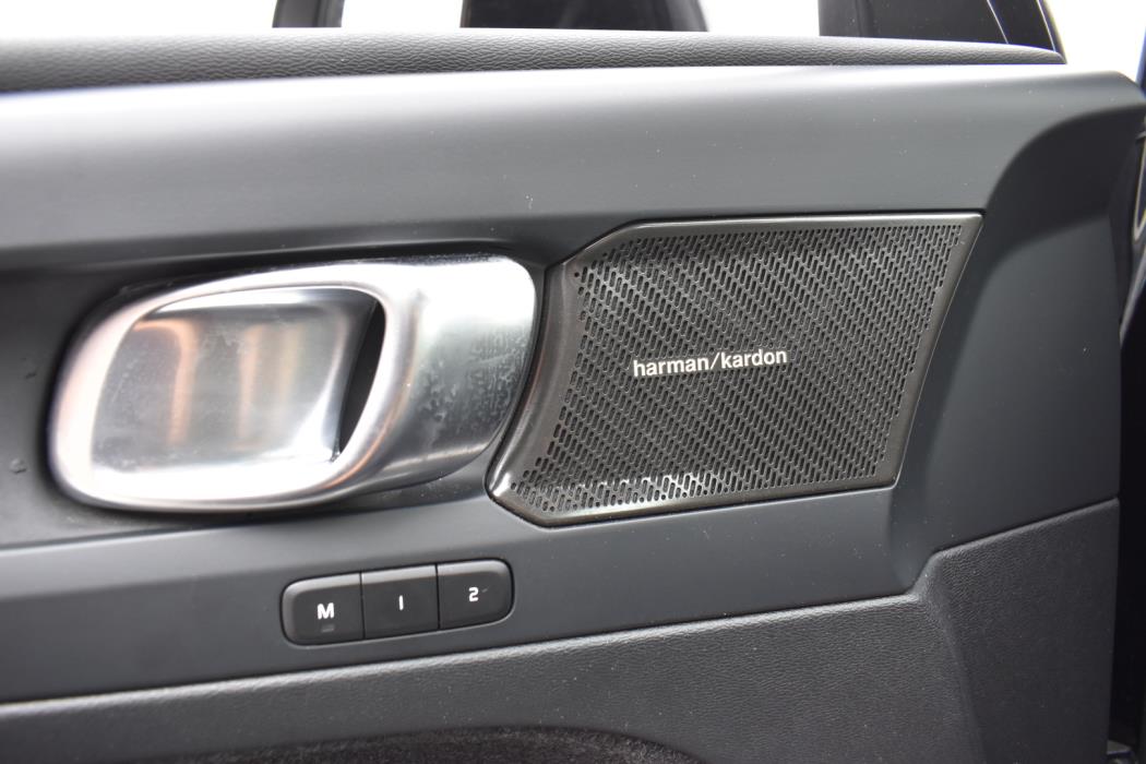VOLVO C40 2023