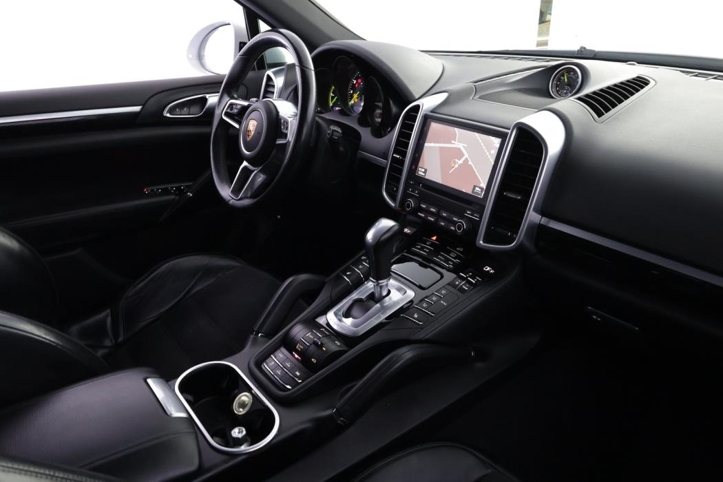 PORSCHE Cayenne 2017