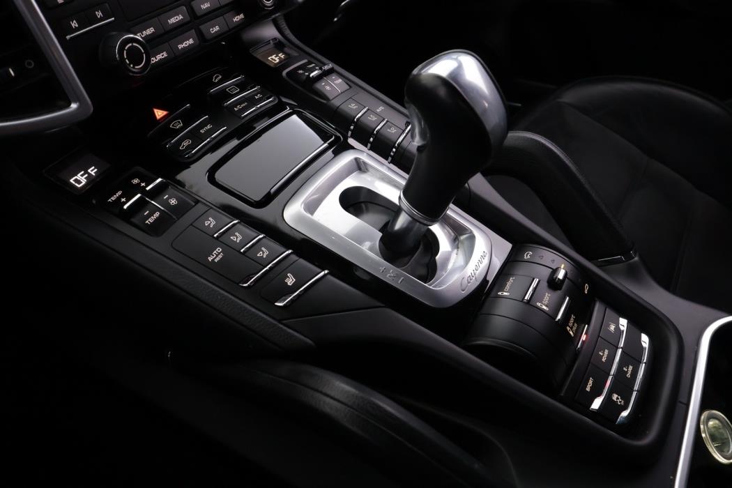 PORSCHE Cayenne 2017