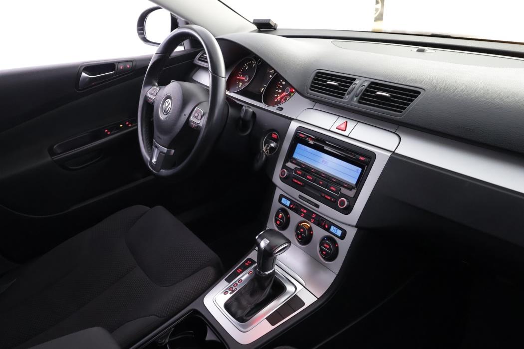 VOLKSWAGEN Passat 2010