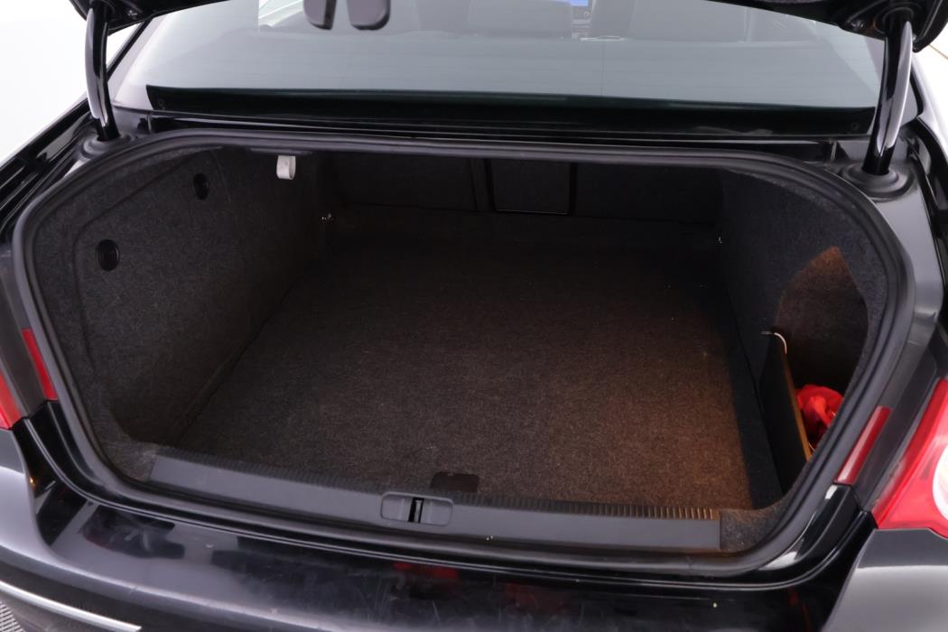 VOLKSWAGEN Passat 2010