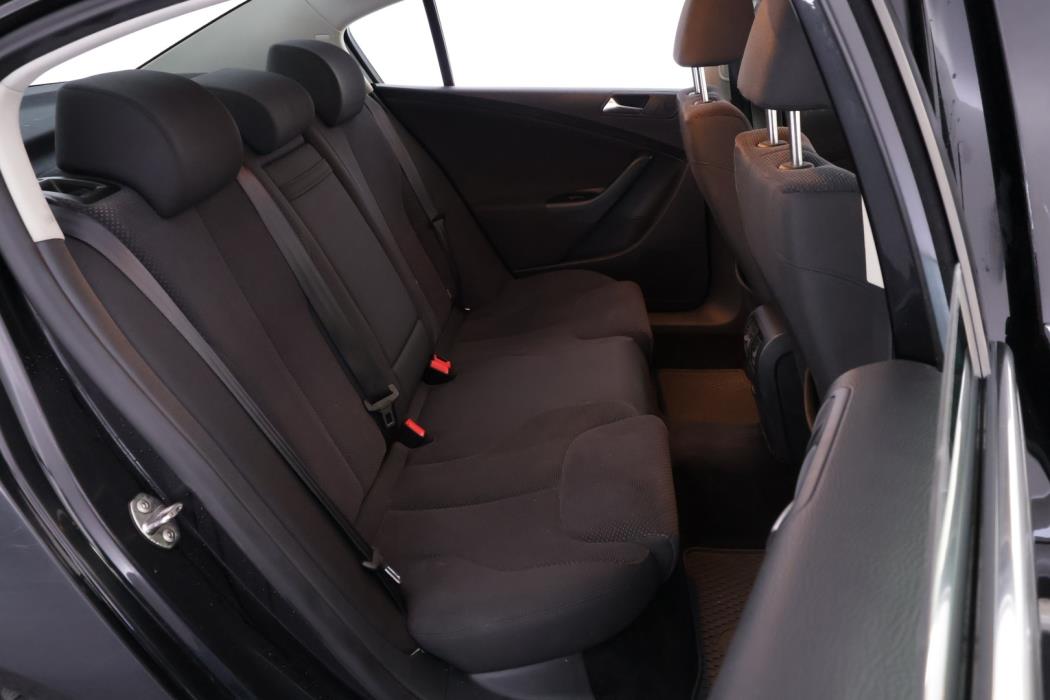 VOLKSWAGEN Passat 2010