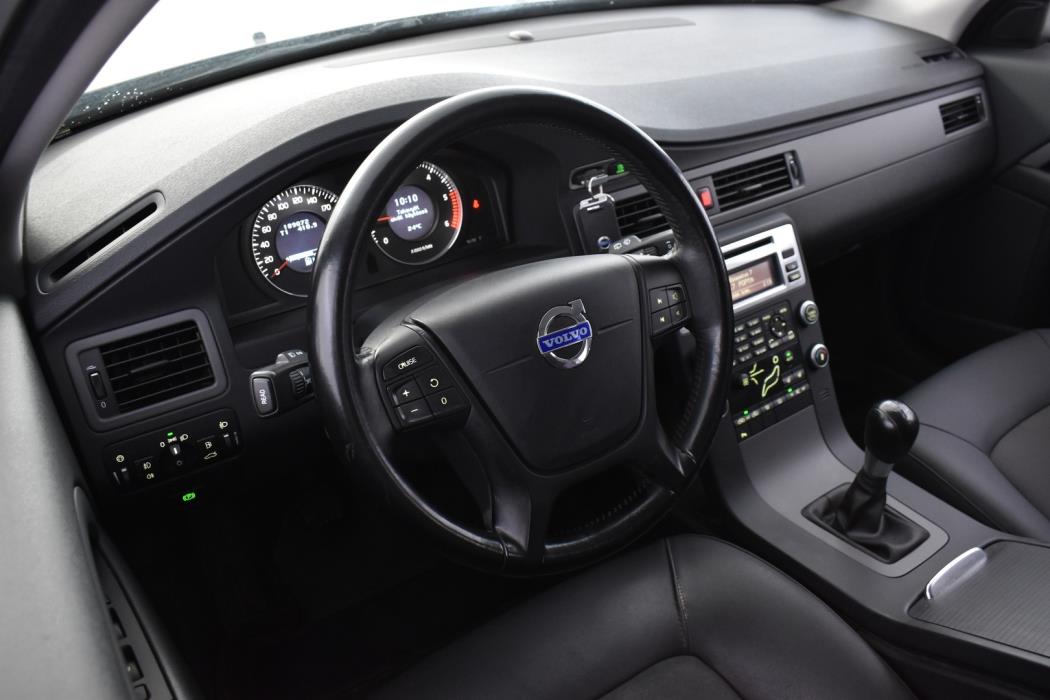 VOLVO V70 2010
