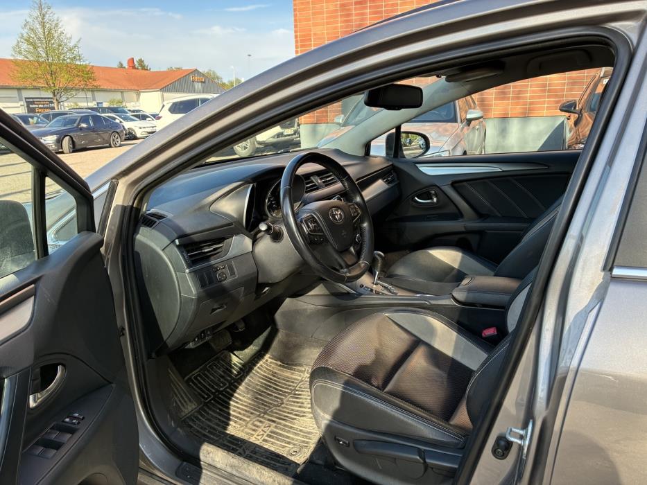 TOYOTA Avensis 2016