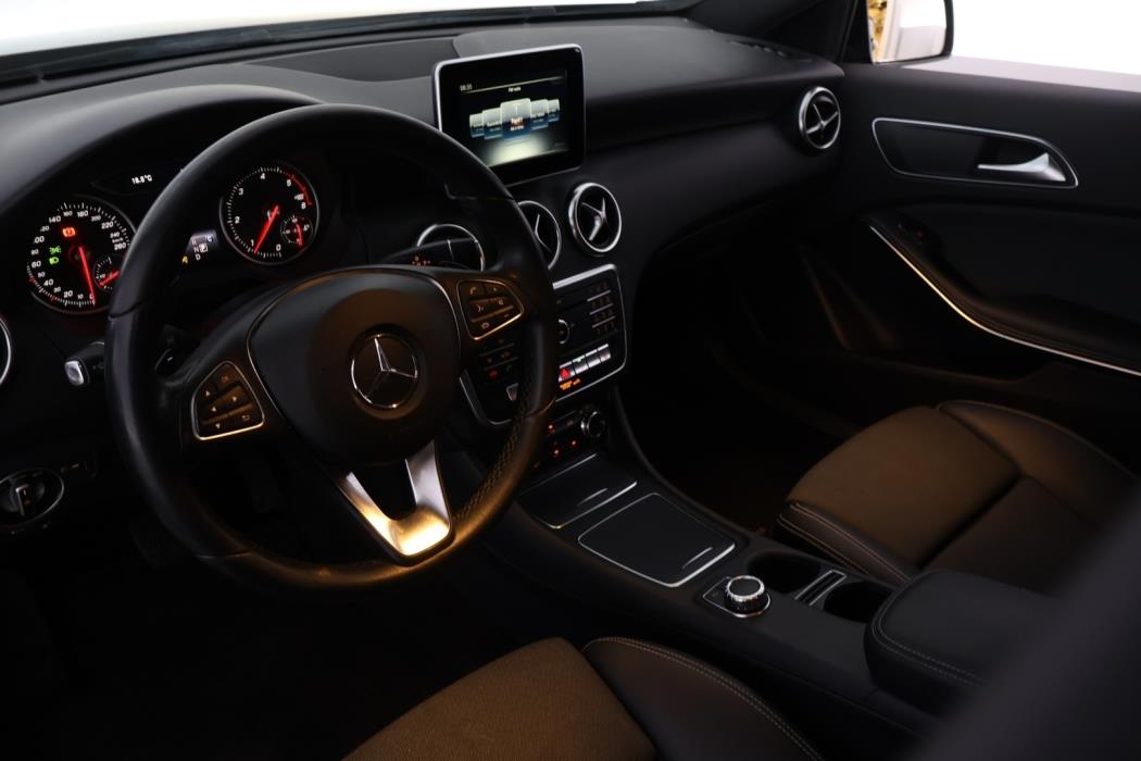 MERCEDES-BENZ A 2018