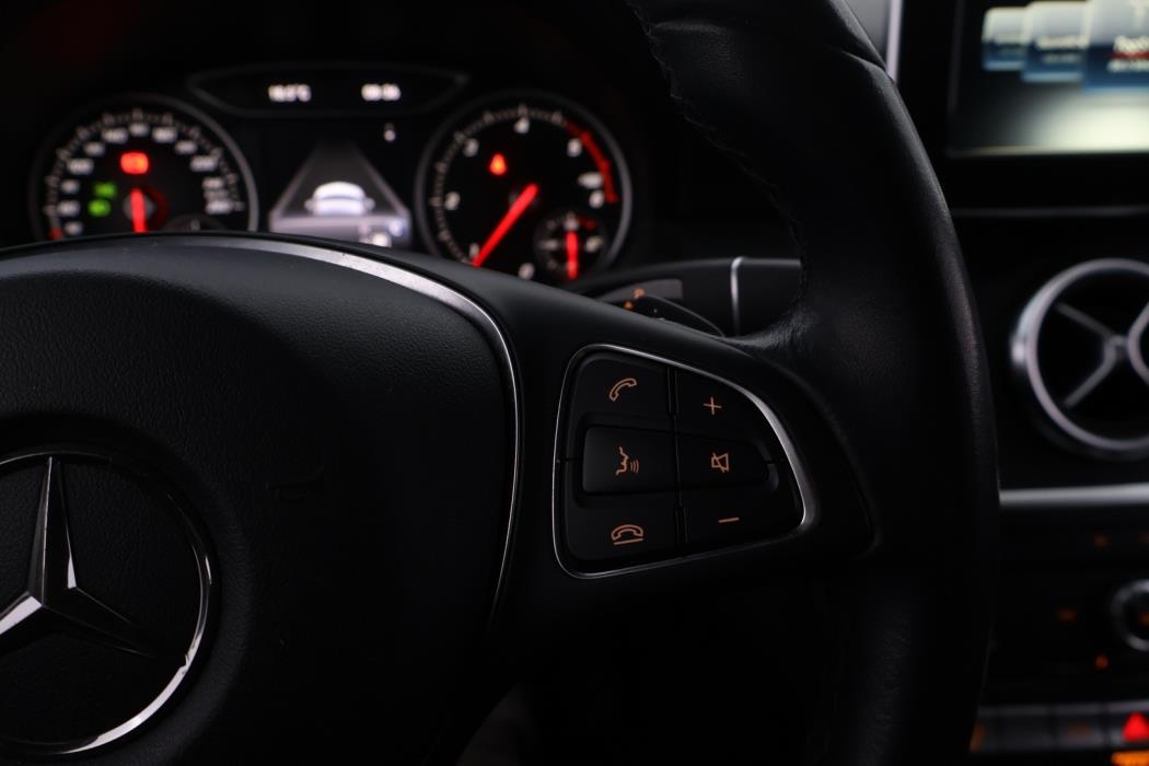 MERCEDES-BENZ A 2018