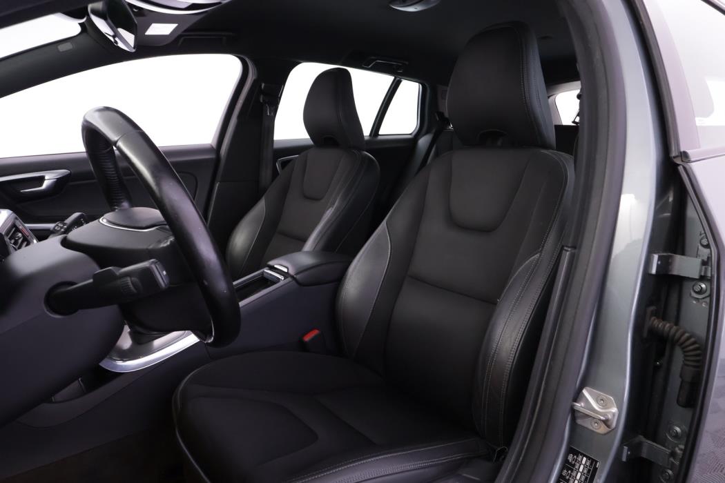 VOLVO V60 Cross Country 2016