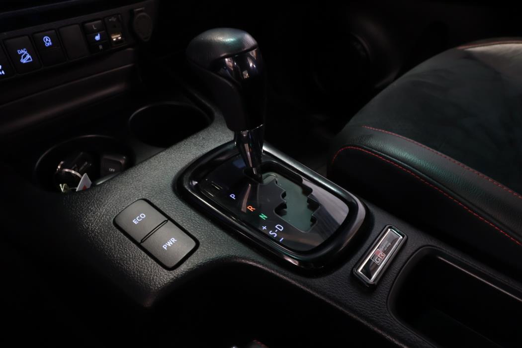 TOYOTA Hilux 2024