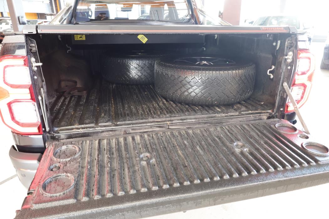 TOYOTA Hilux 2024