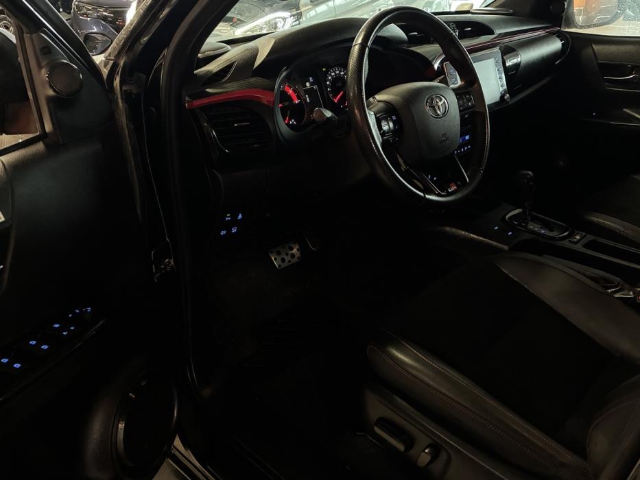 TOYOTA Hilux 2024