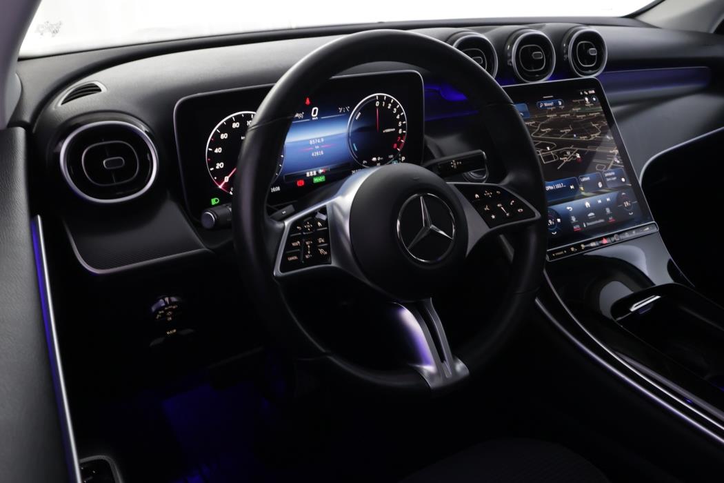 MERCEDES-BENZ GLC 2023