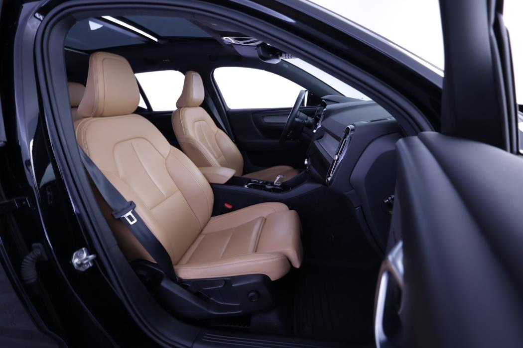 VOLVO XC40 2021