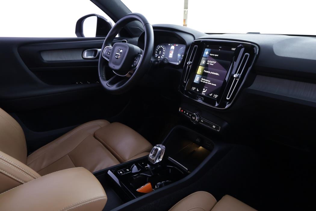 VOLVO XC40 2021