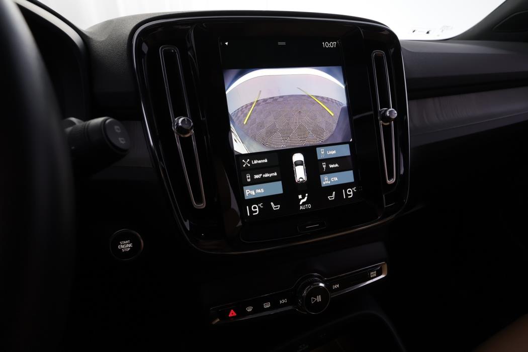 VOLVO XC40 2021