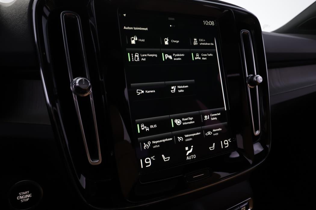 VOLVO XC40 2021