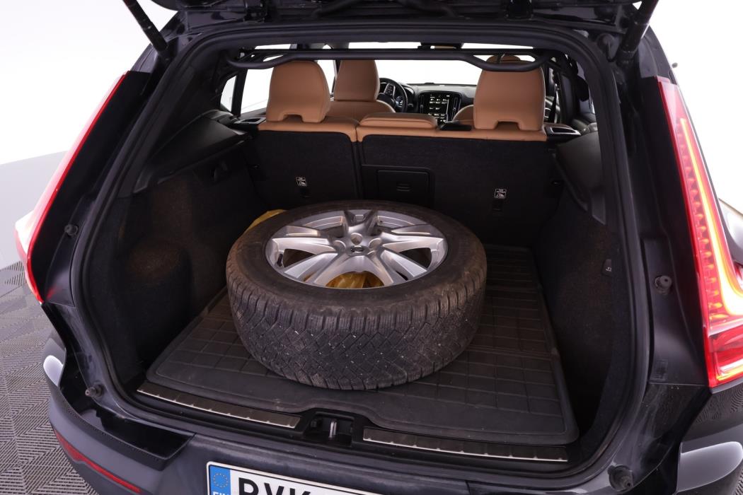 VOLVO XC40 2021