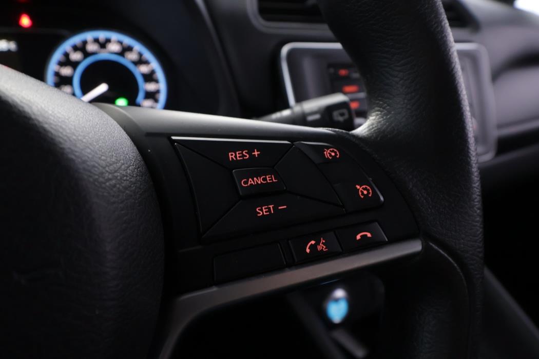 NISSAN LEAF 2022