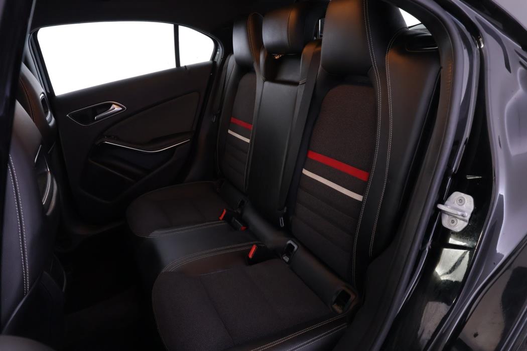MERCEDES-BENZ A 2013
