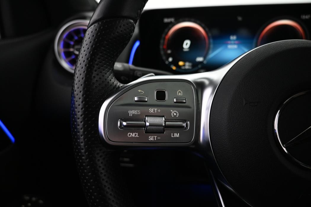 MERCEDES-BENZ EQB 2022