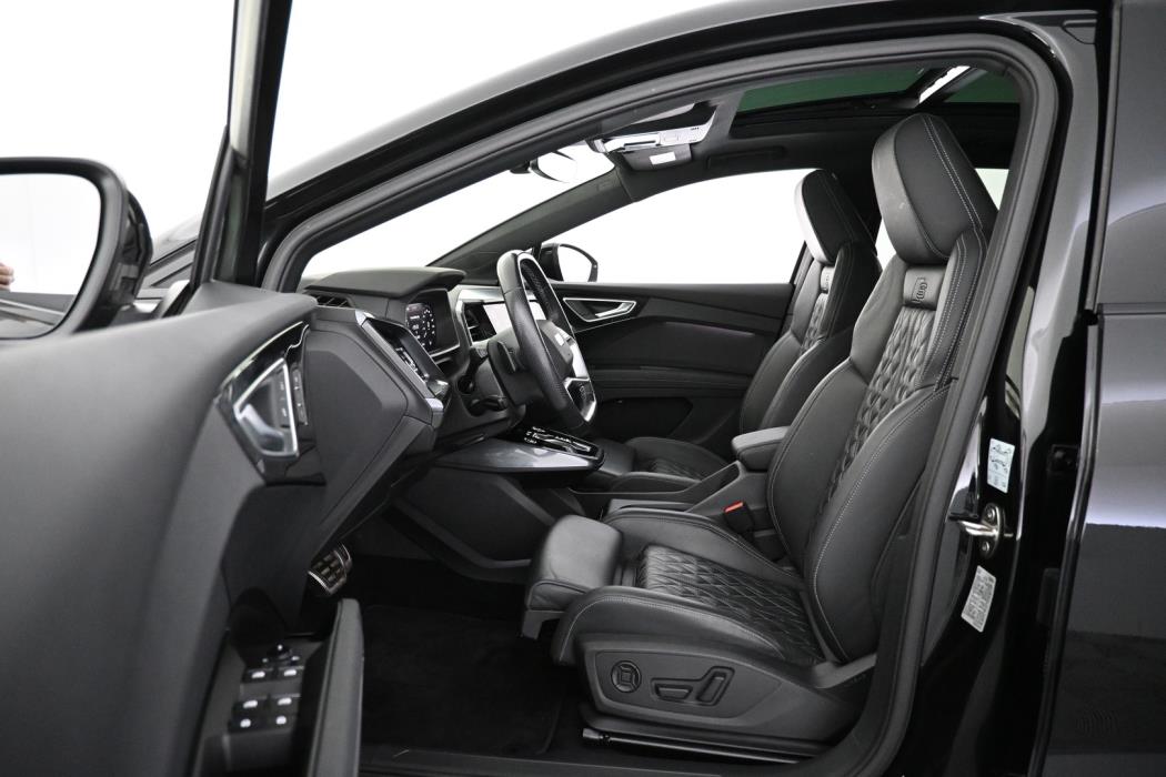 AUDI Q4 e-tron 2024