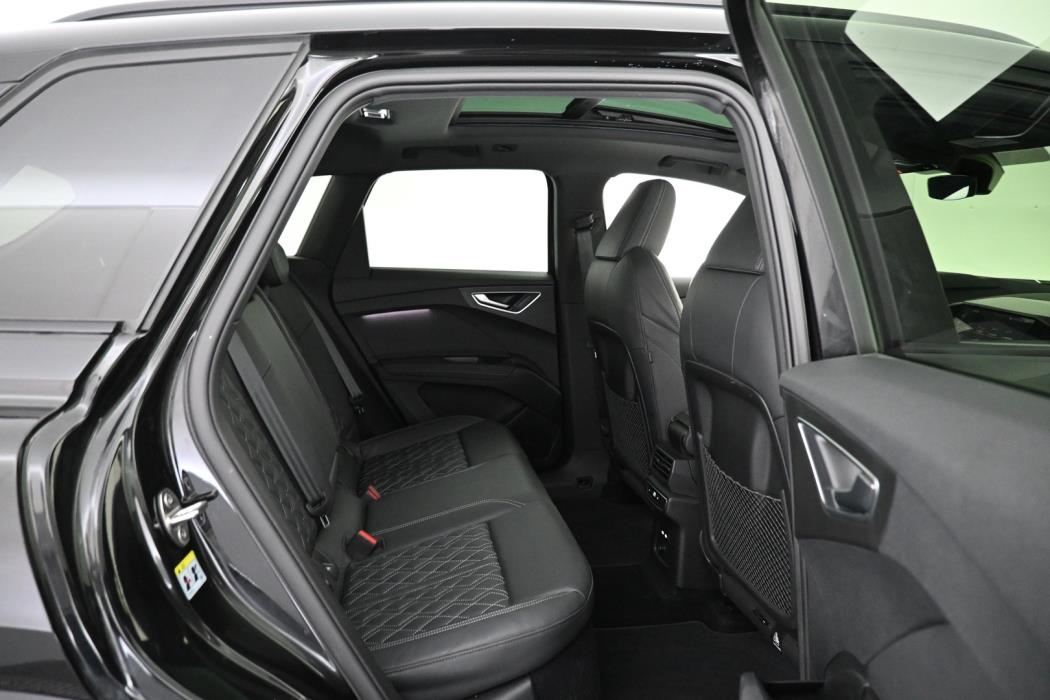 AUDI Q4 e-tron 2024