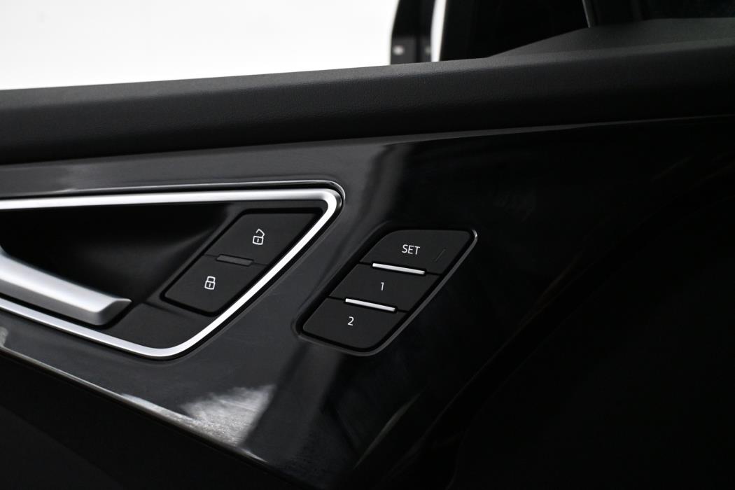 AUDI Q4 e-tron 2024