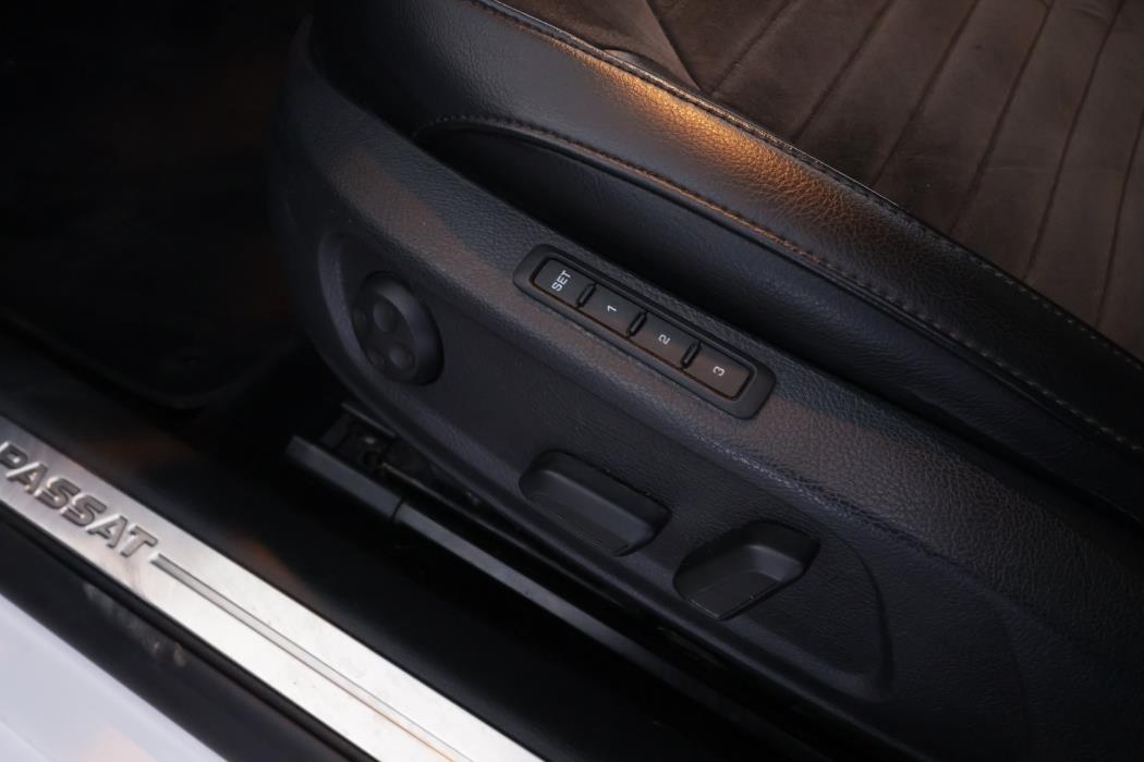 VOLKSWAGEN Passat 2013