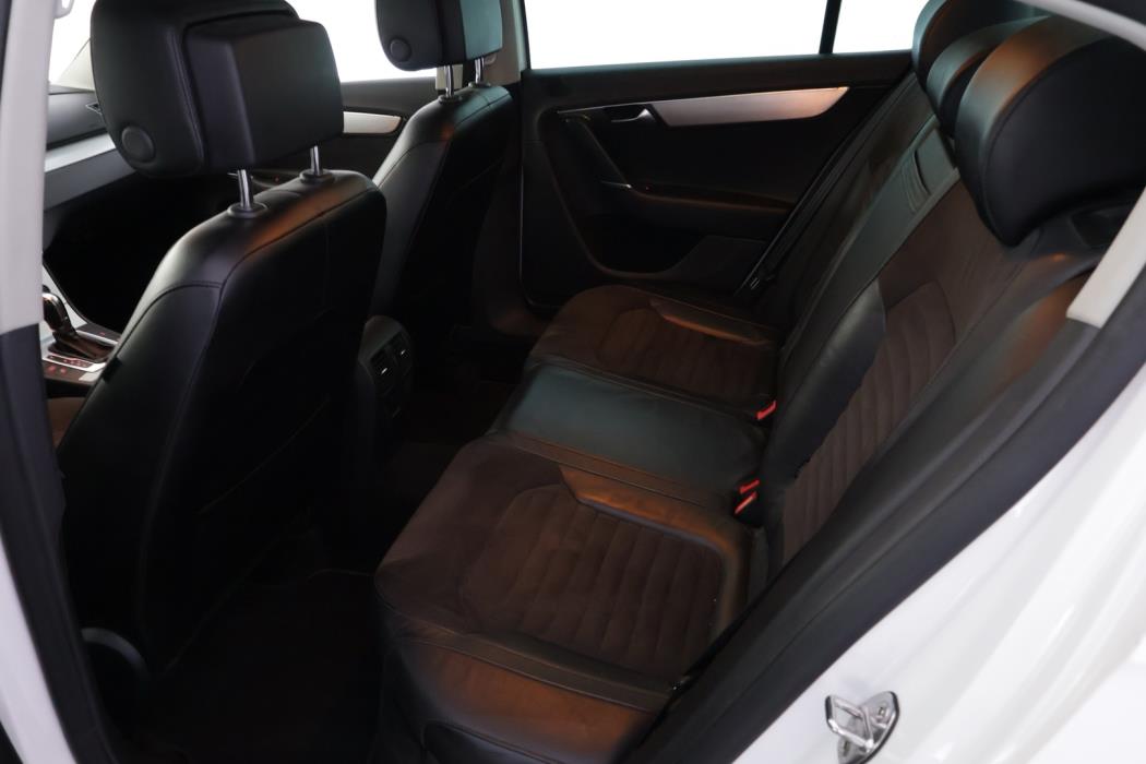 VOLKSWAGEN Passat 2013