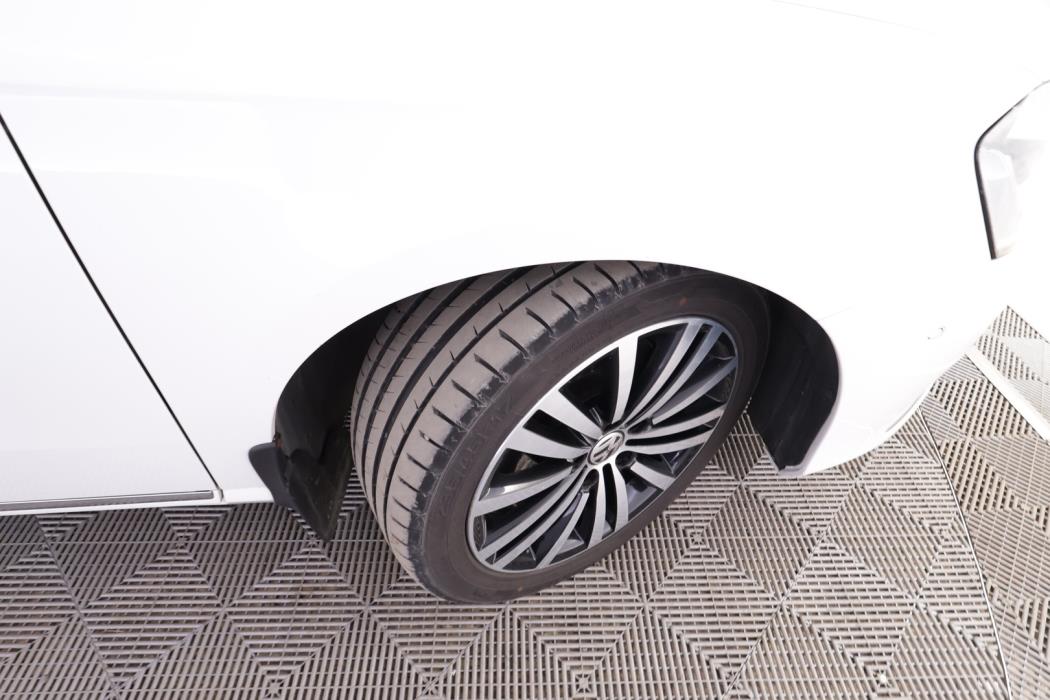 VOLKSWAGEN Passat 2013