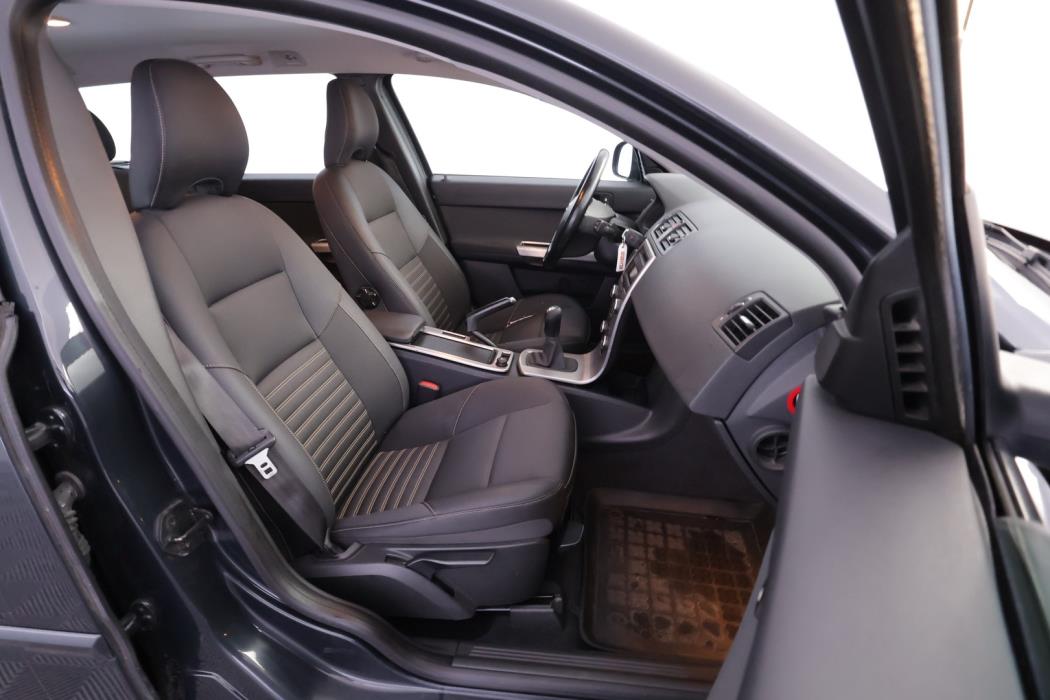 VOLVO V50 2010