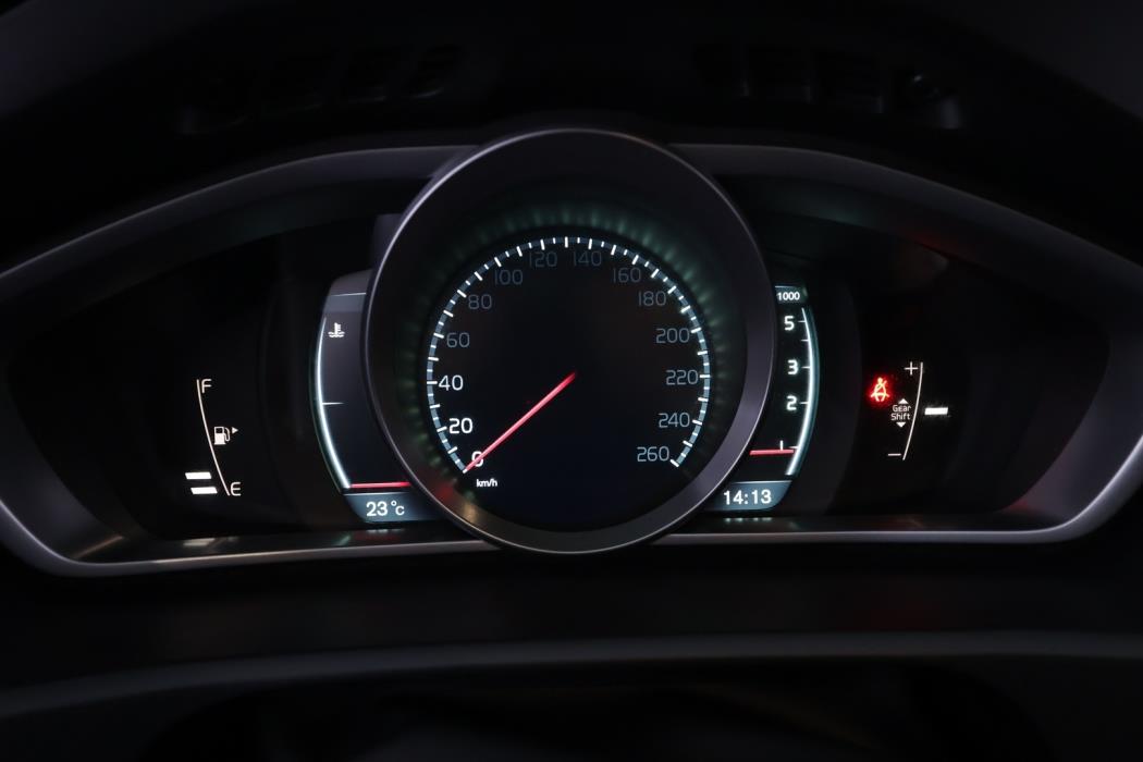 VOLVO V40 2014